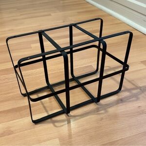 Black Metal Geometric Wine Rack